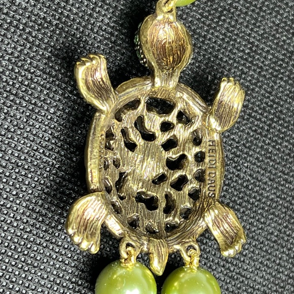 Heidi Daus Turtle Necklace & Earrings Set “Simply Irresistible” Green Crystals - Picture 8 of 14